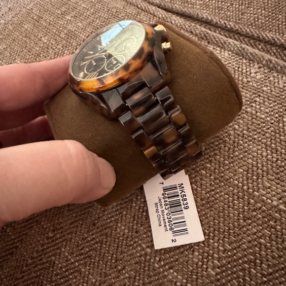 MK Women’s Watch - Picture 2 of 4